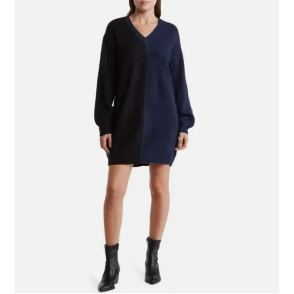 Steve Madden Sweaters - STEVE MADDEN Women's Colorblock V Neck Sweater Medium Blue/Black Long Sleeve NWT